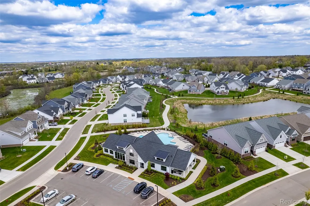 5545 Helmsdale Boulevard West Bloomfield Charter Township MI 48322