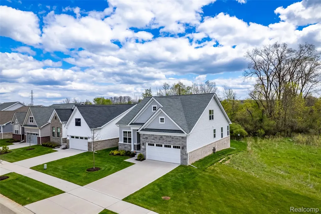 5545 Helmsdale Boulevard West Bloomfield Charter Township MI 48322