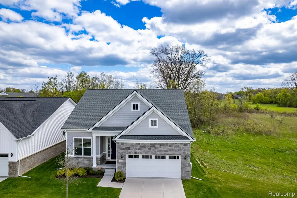 5545 Helmsdale Boulevard West Bloomfield Charter Township MI 48322