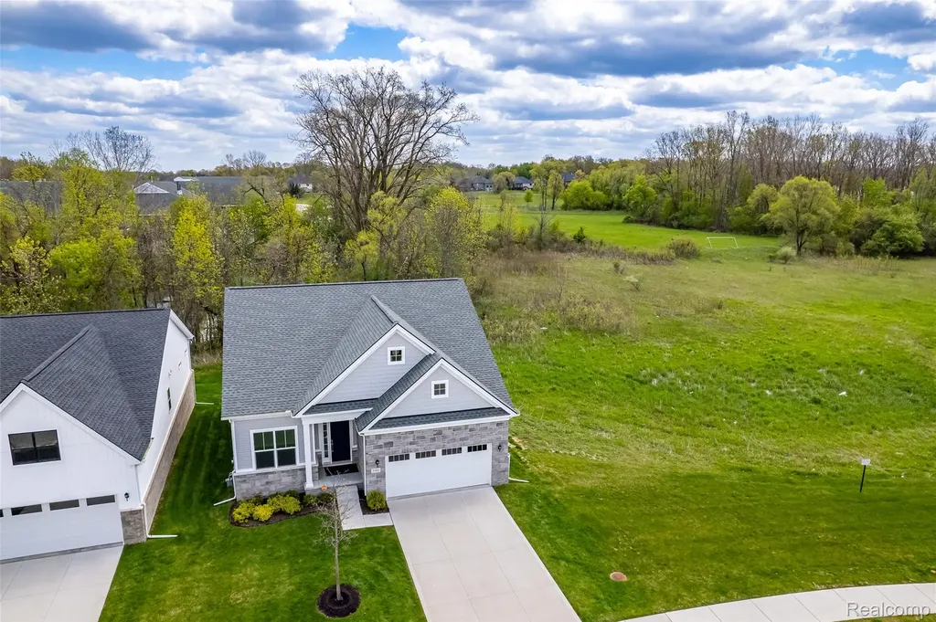 5545 Helmsdale Boulevard West Bloomfield Charter Township MI 48322