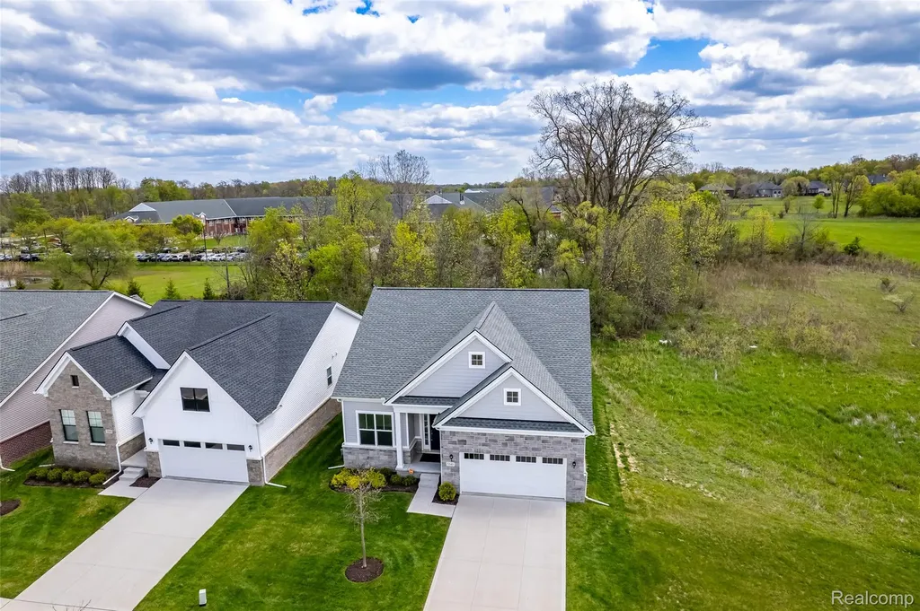 5545 Helmsdale Boulevard West Bloomfield Charter Township MI 48322