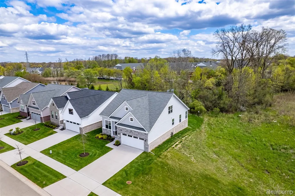 5545 Helmsdale Boulevard West Bloomfield Charter Township MI 48322