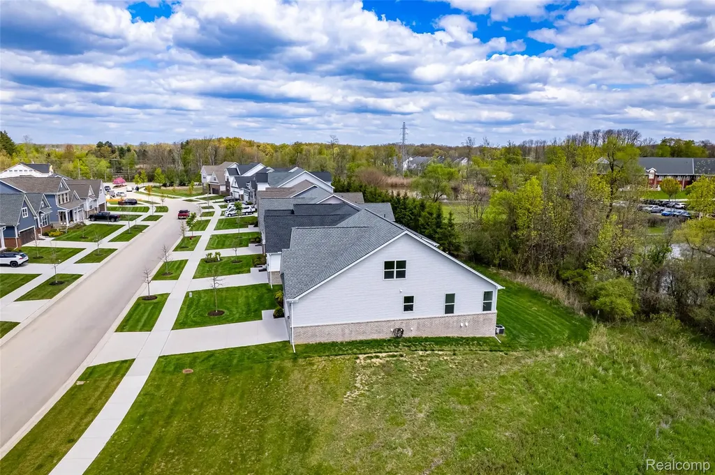 5545 Helmsdale Boulevard West Bloomfield Charter Township MI 48322