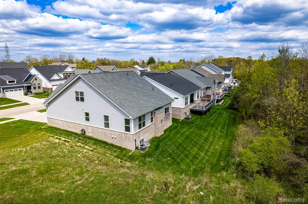 5545 Helmsdale Boulevard West Bloomfield Charter Township MI 48322