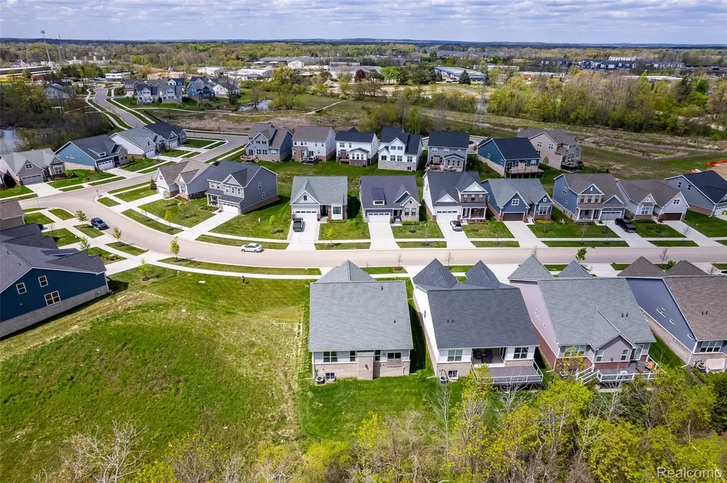 5545 Helmsdale Boulevard West Bloomfield Charter Township MI 48322