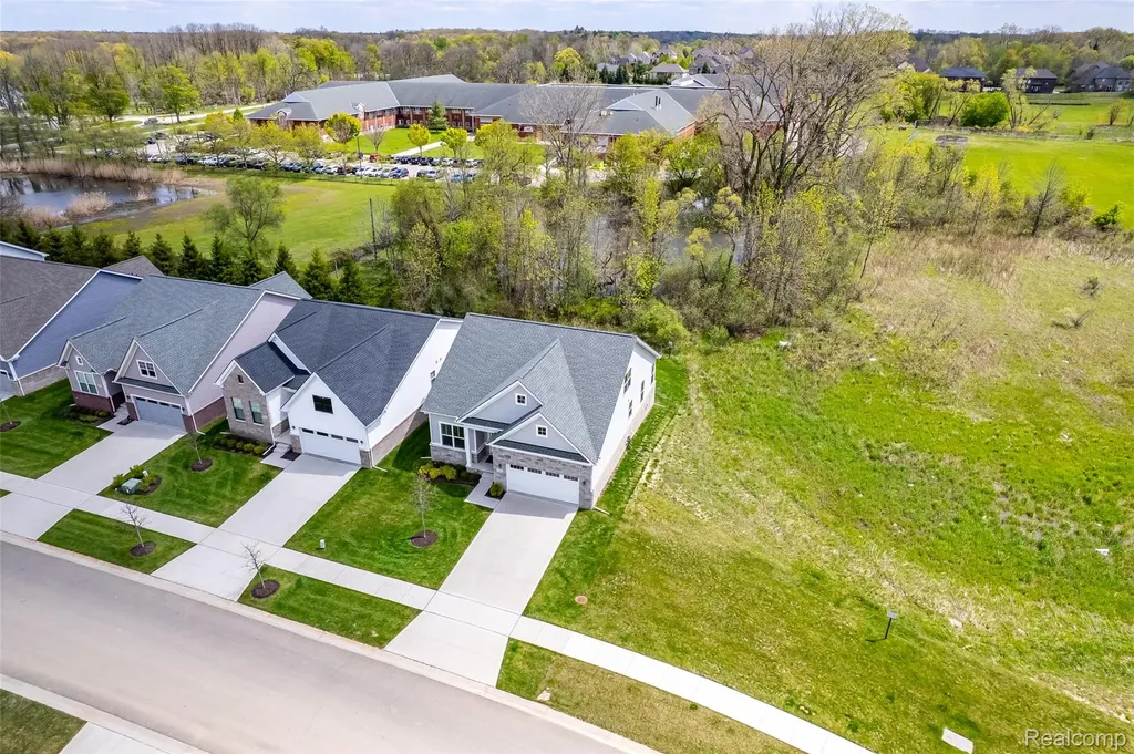 5545 Helmsdale Boulevard West Bloomfield Charter Township MI 48322