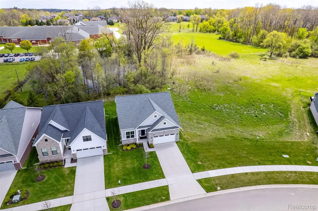5545 Helmsdale Boulevard West Bloomfield Charter Township MI 48322