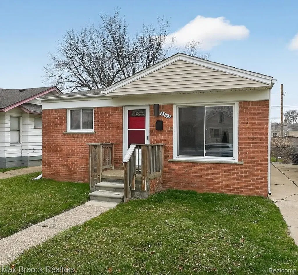 23448 Easterling Avenue Hazel Park City MI 48030