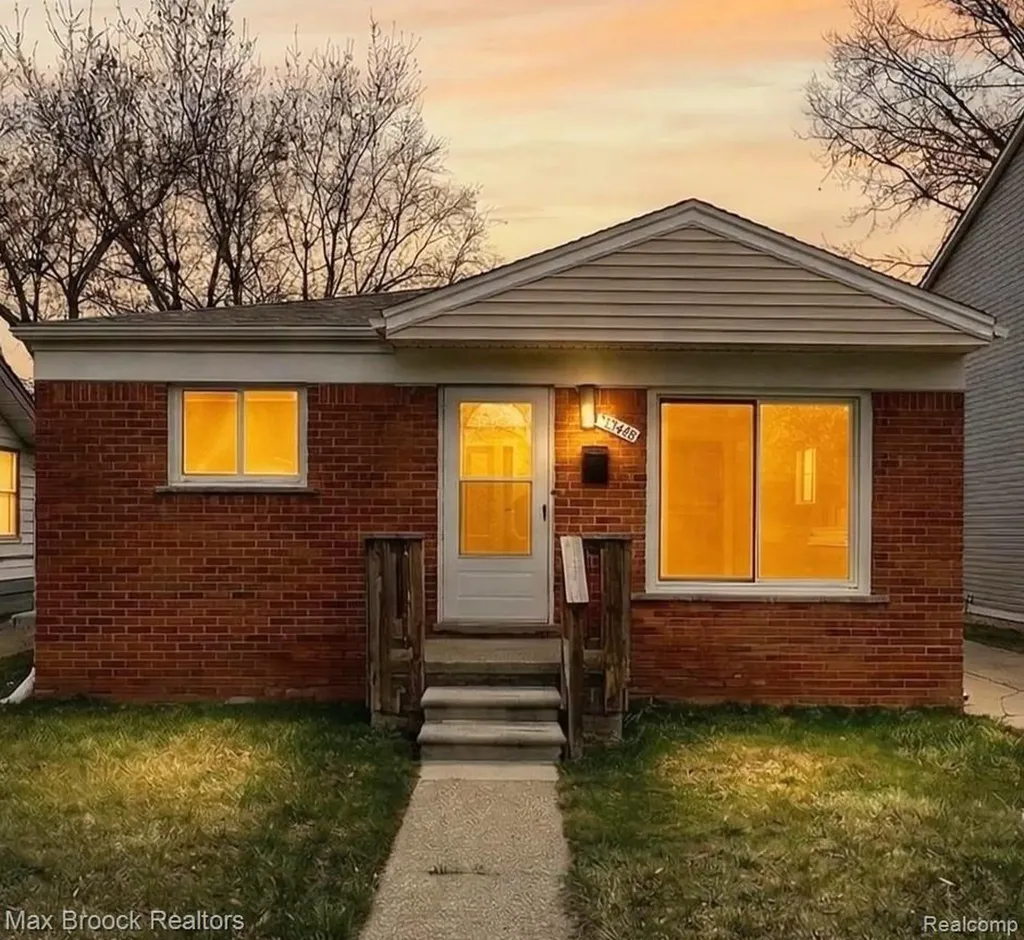 23448 Easterling Avenue Hazel Park City MI 48030