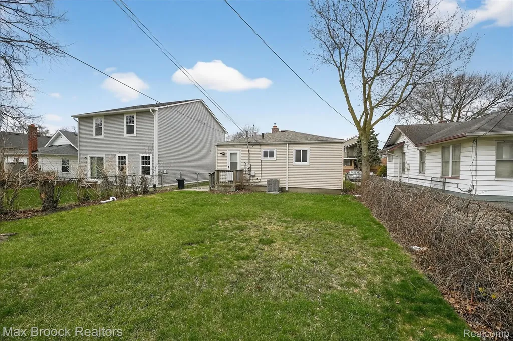 23448 Easterling Avenue Hazel Park City MI 48030