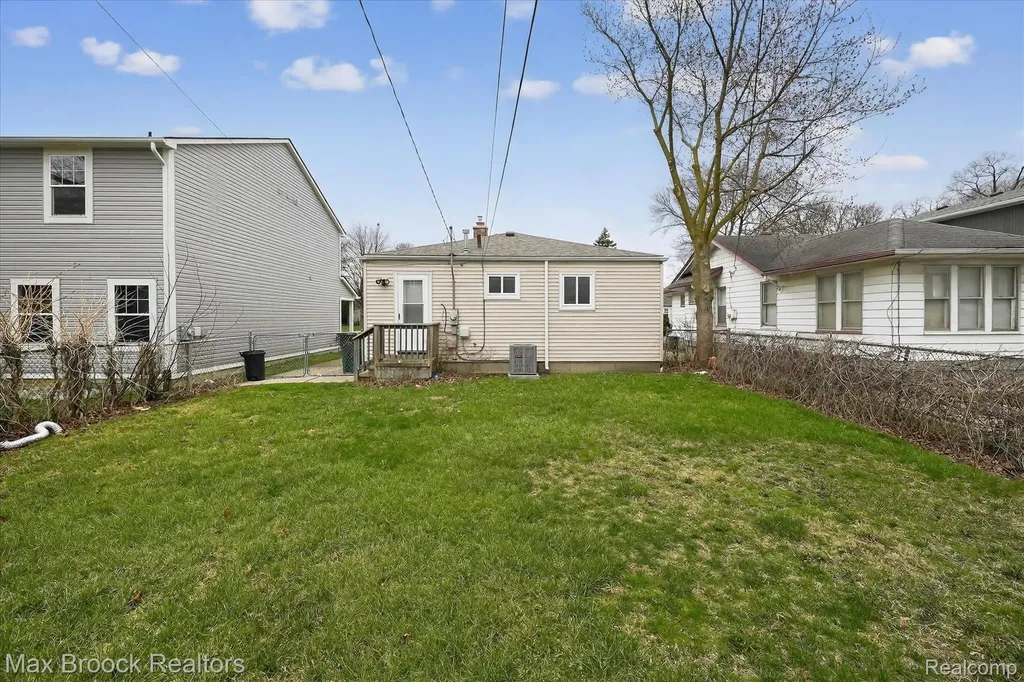 23448 Easterling Avenue Hazel Park City MI 48030