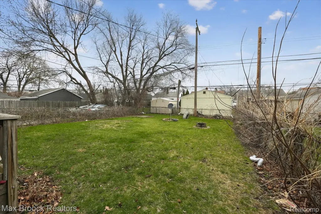 23448 Easterling Avenue Hazel Park City MI 48030