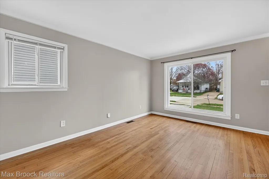 23448 Easterling Avenue Hazel Park City MI 48030