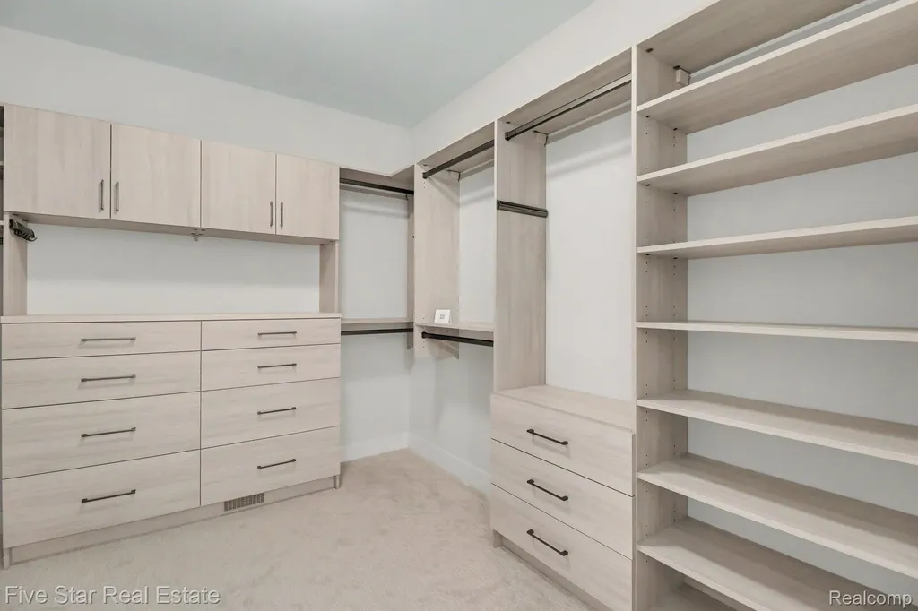7842 Trailside Court West Bloomfield Charter Township MI 48323
