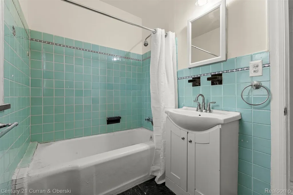 23020 Albion Avenue Farmington Hills City MI 48336