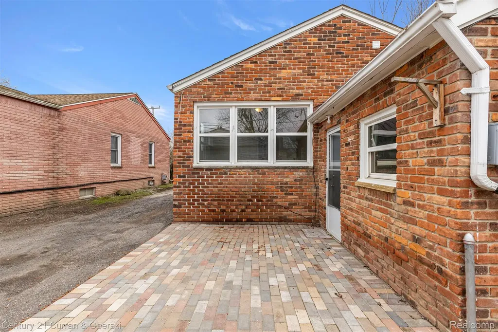 23020 Albion Avenue Farmington Hills City MI 48336