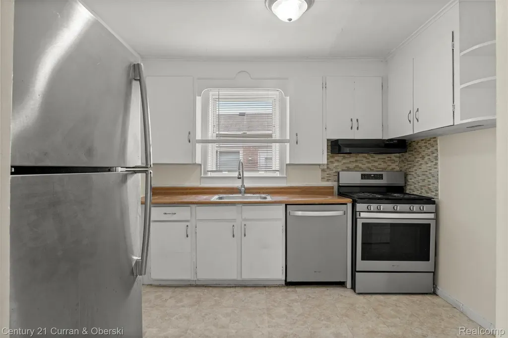 23020 Albion Avenue Farmington Hills City MI 48336