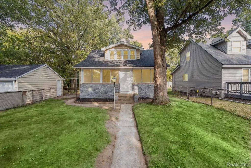 23248 Helen Street Southfield City MI 48033