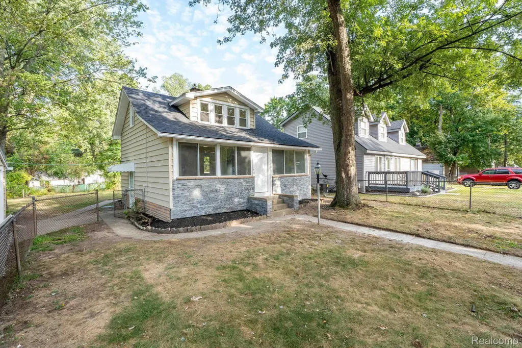 23248 Helen Street Southfield City MI 48033