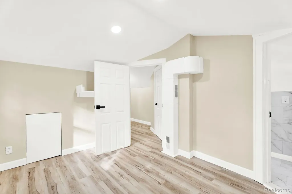 23248 Helen Street Southfield City MI 48033