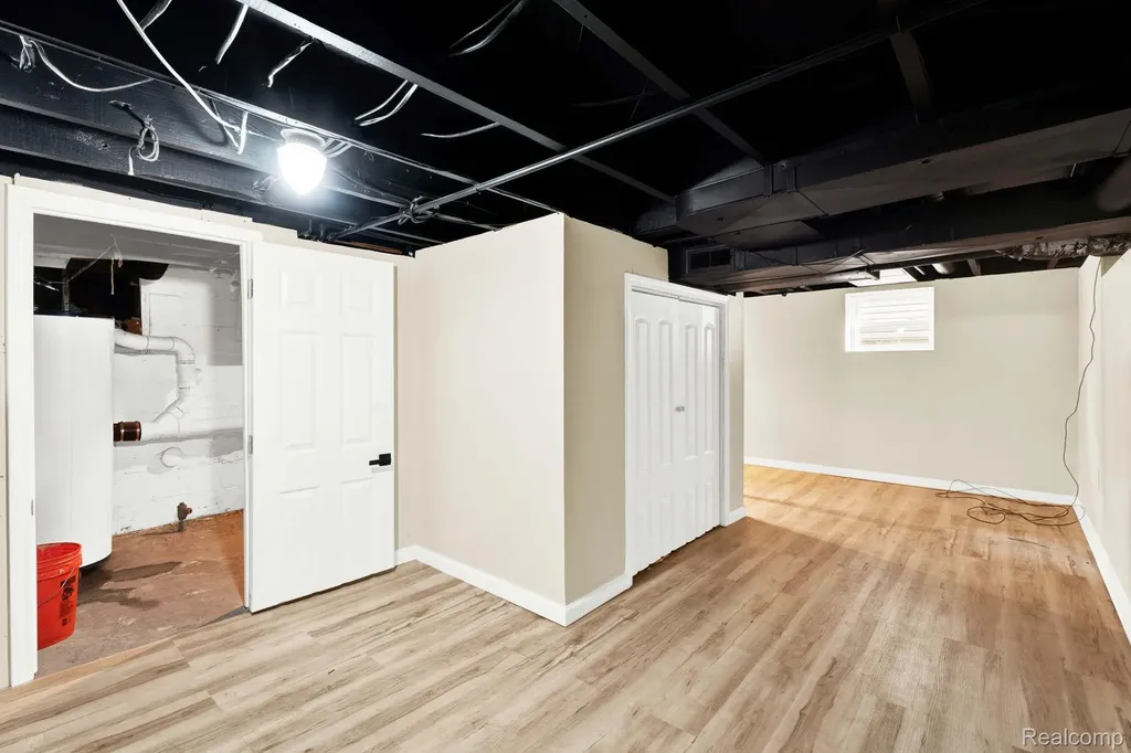 23248 Helen Street Southfield City MI 48033