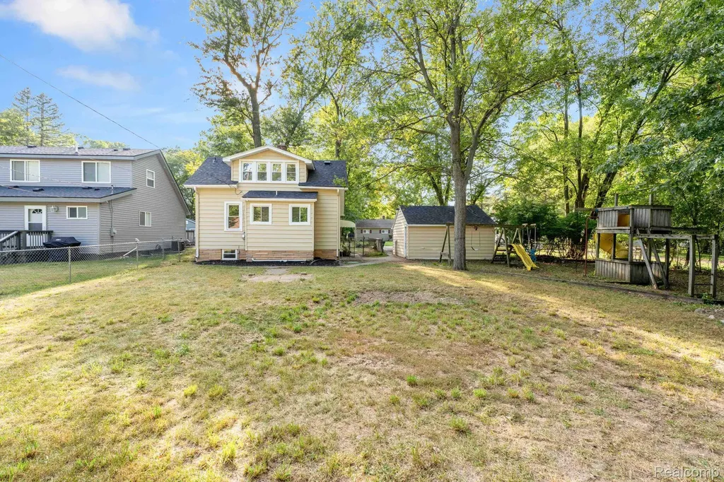 23248 Helen Street Southfield City MI 48033