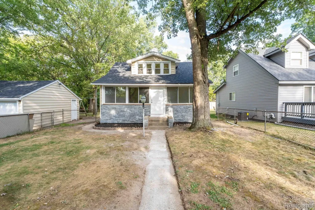 23248 Helen Street Southfield City MI 48033
