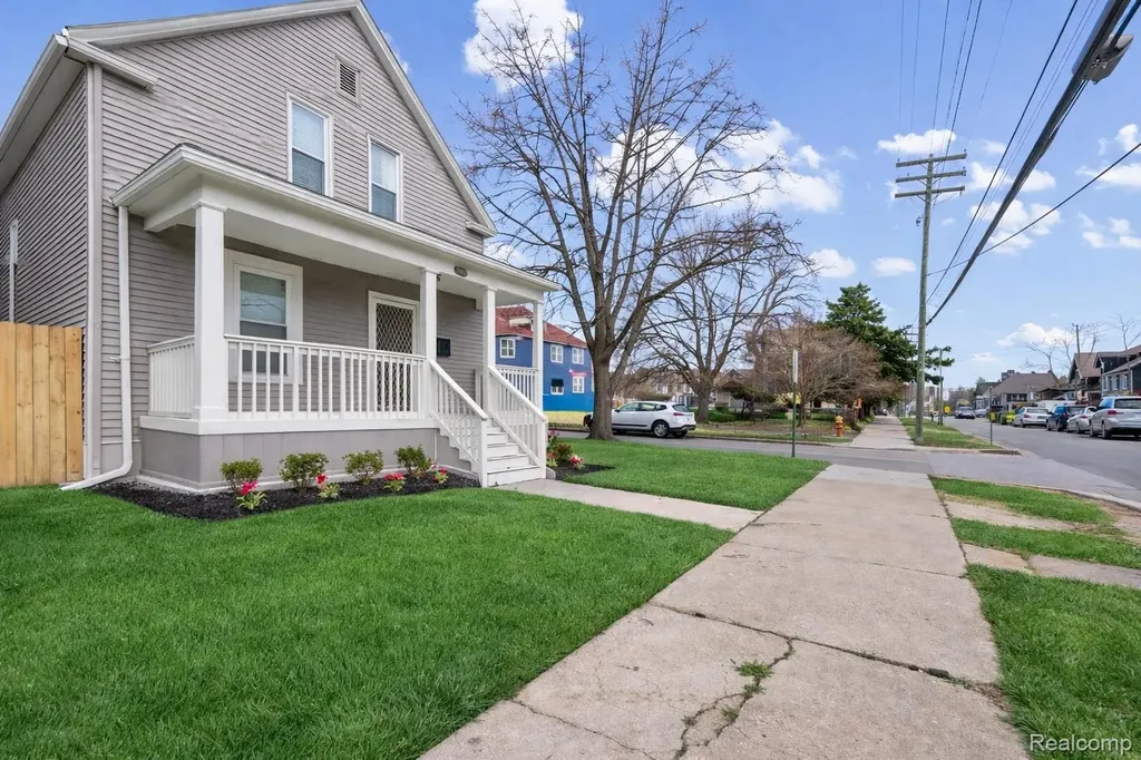 8103 E Canfield Street Detroit City MI 48214