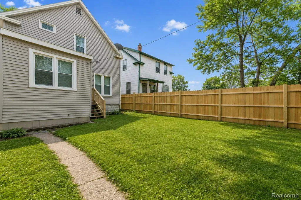 8103 E Canfield Street Detroit City MI 48214