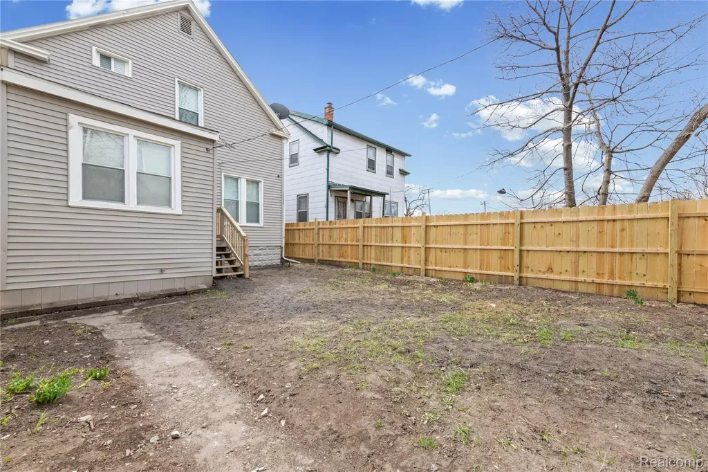 8103 E Canfield Street Detroit City MI 48214