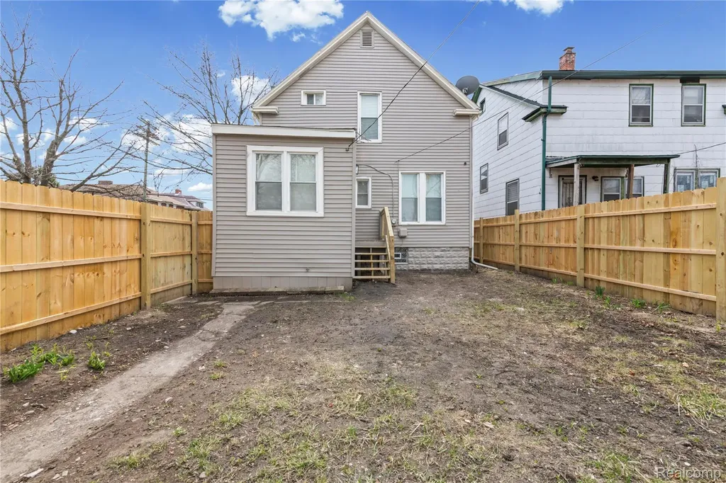 8103 E Canfield Street Detroit City MI 48214
