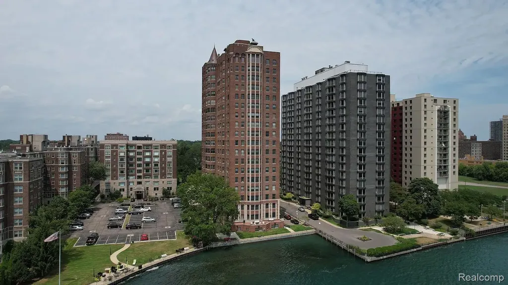 8162 E Jefferson Avenue Detroit City MI 48214