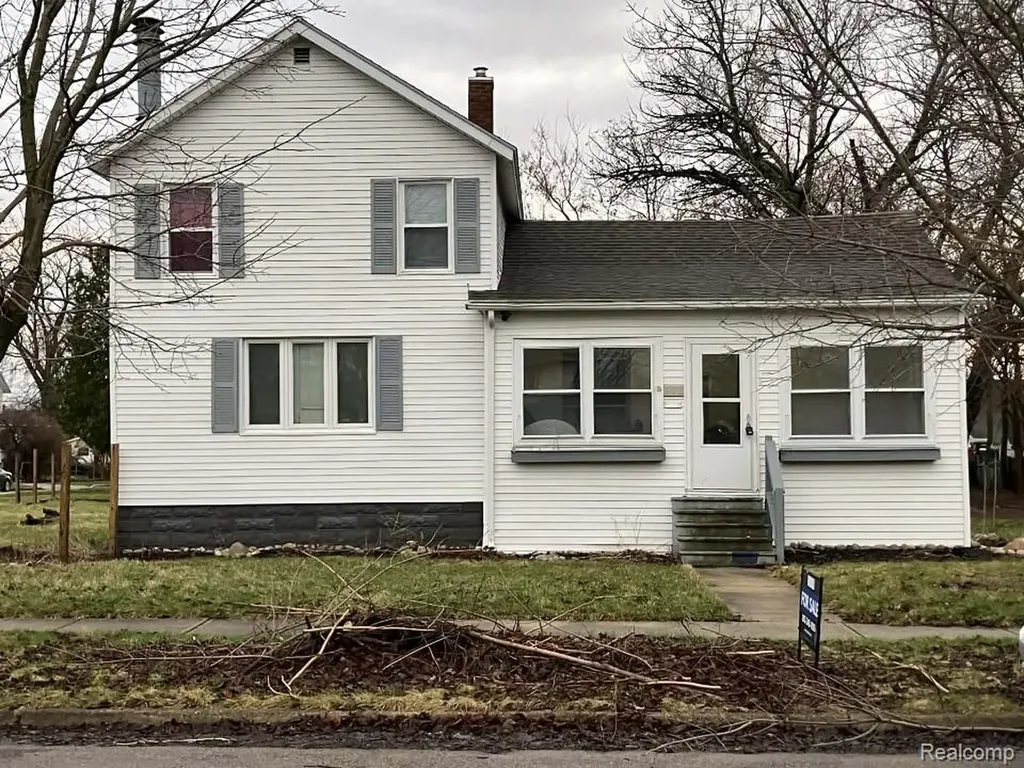 208 34th Street Bay City City MI 48708