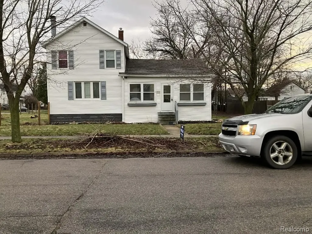208 34th Street Bay City City MI 48708