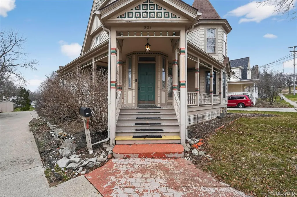 221 N Cherry Street Flushing City MI 48433