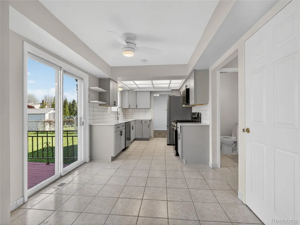 4667 Bloomfield Drive Sterling Heights City MI 48310
