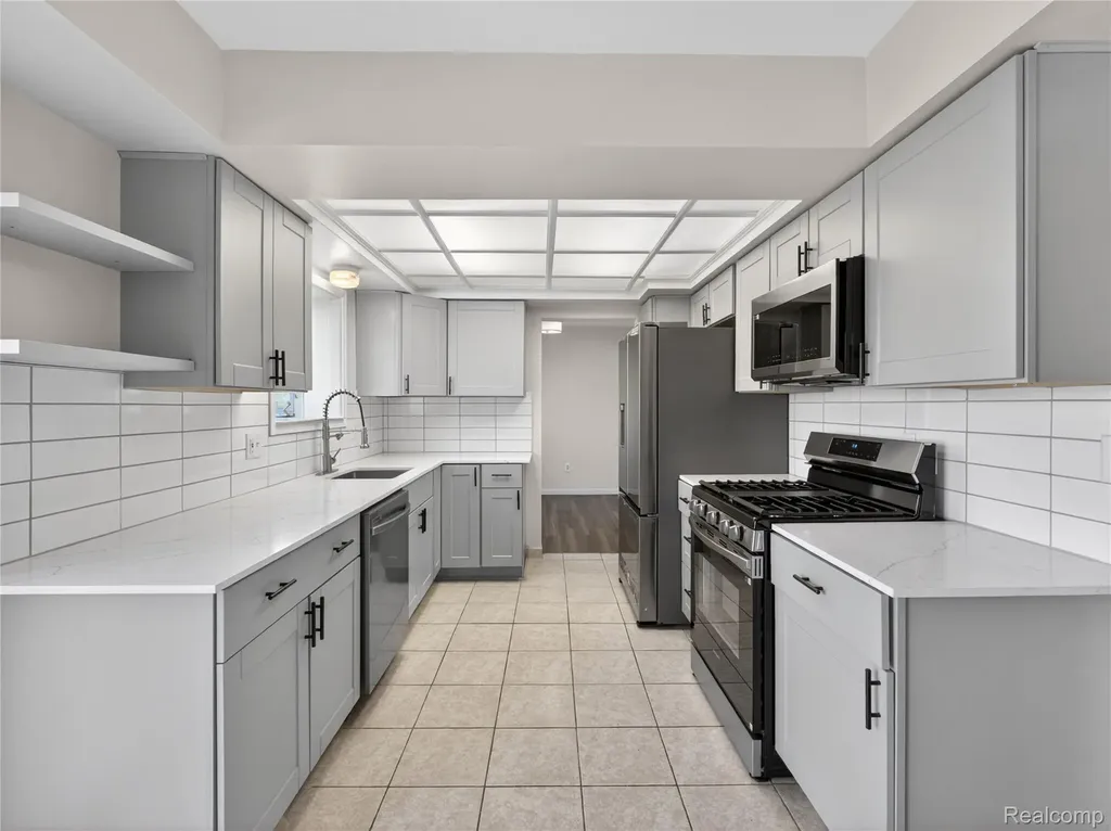 4667 Bloomfield Drive Sterling Heights City MI 48310