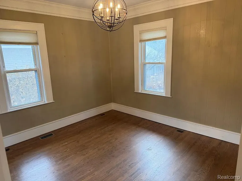 427 Wesley Avenue Rochester City MI 48307