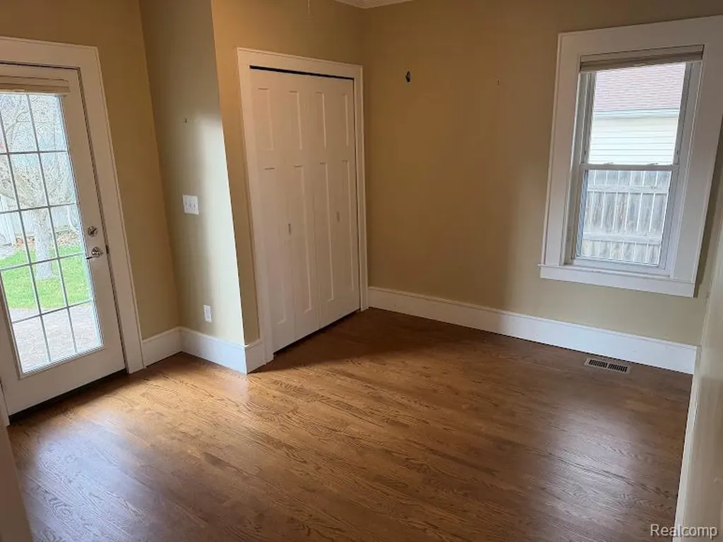 427 Wesley Avenue Rochester City MI 48307