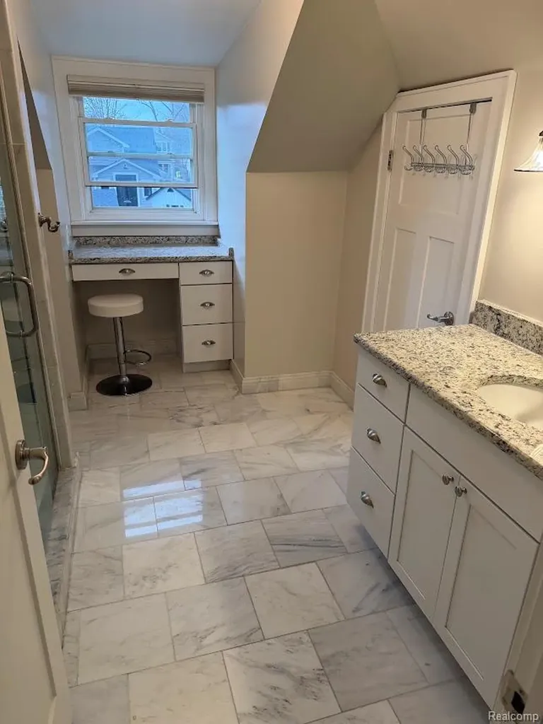 427 Wesley Avenue Rochester City MI 48307