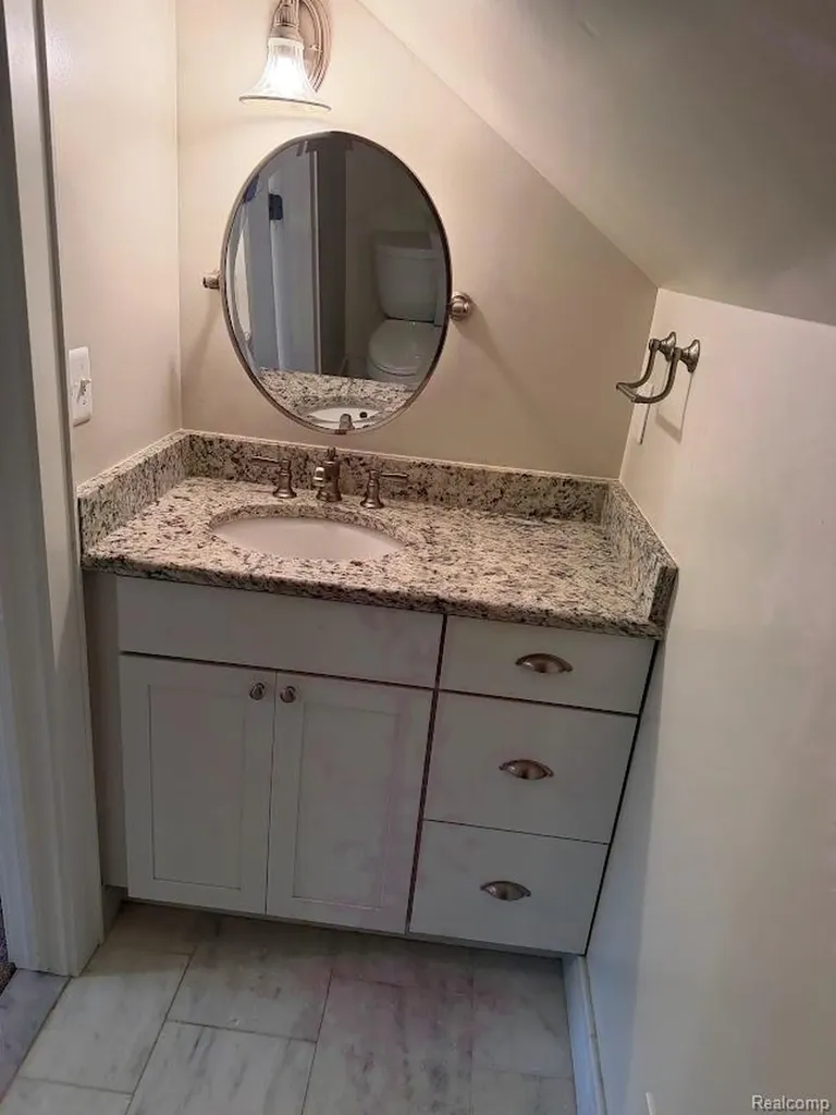 427 Wesley Avenue Rochester City MI 48307