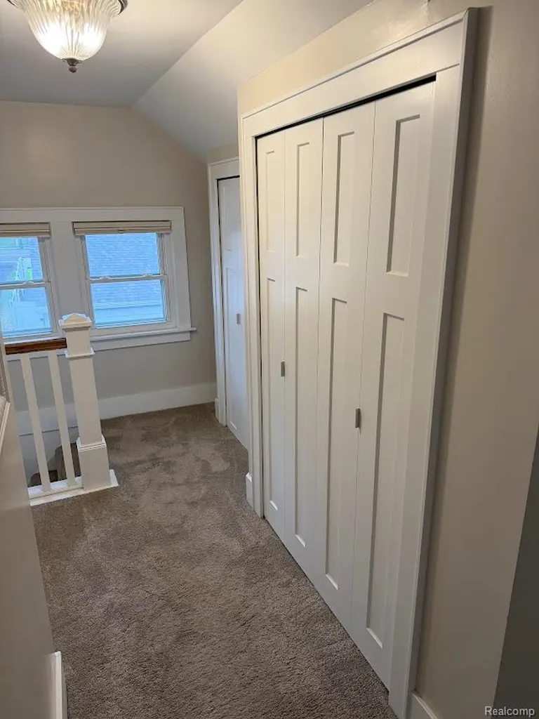 427 Wesley Avenue Rochester City MI 48307