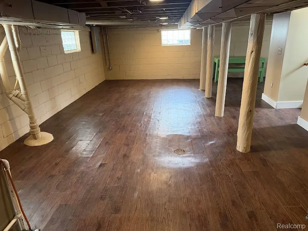 427 Wesley Avenue Rochester City MI 48307