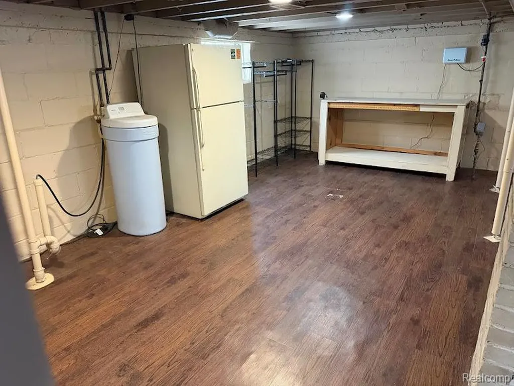 427 Wesley Avenue Rochester City MI 48307