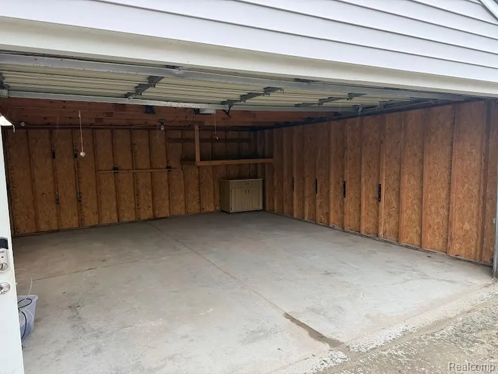 427 Wesley Avenue Rochester City MI 48307