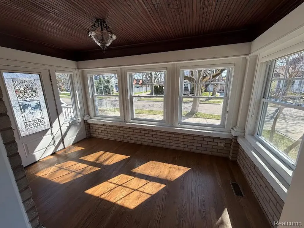 427 Wesley Avenue Rochester City MI 48307