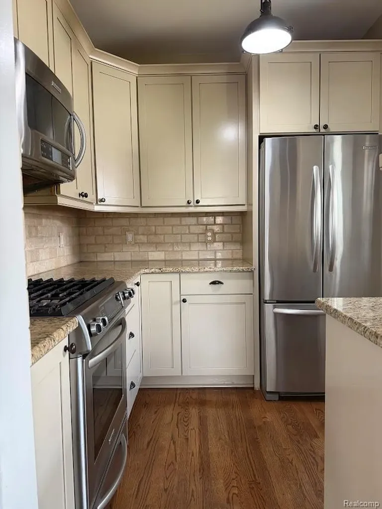 427 Wesley Avenue Rochester City MI 48307