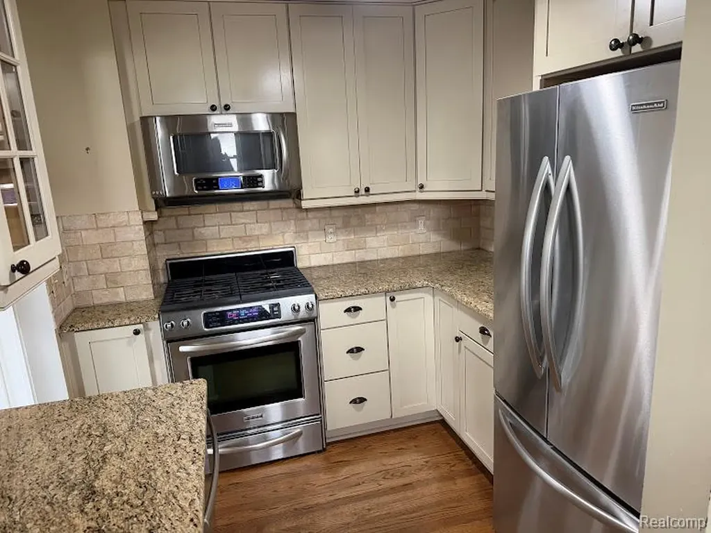 427 Wesley Avenue Rochester City MI 48307