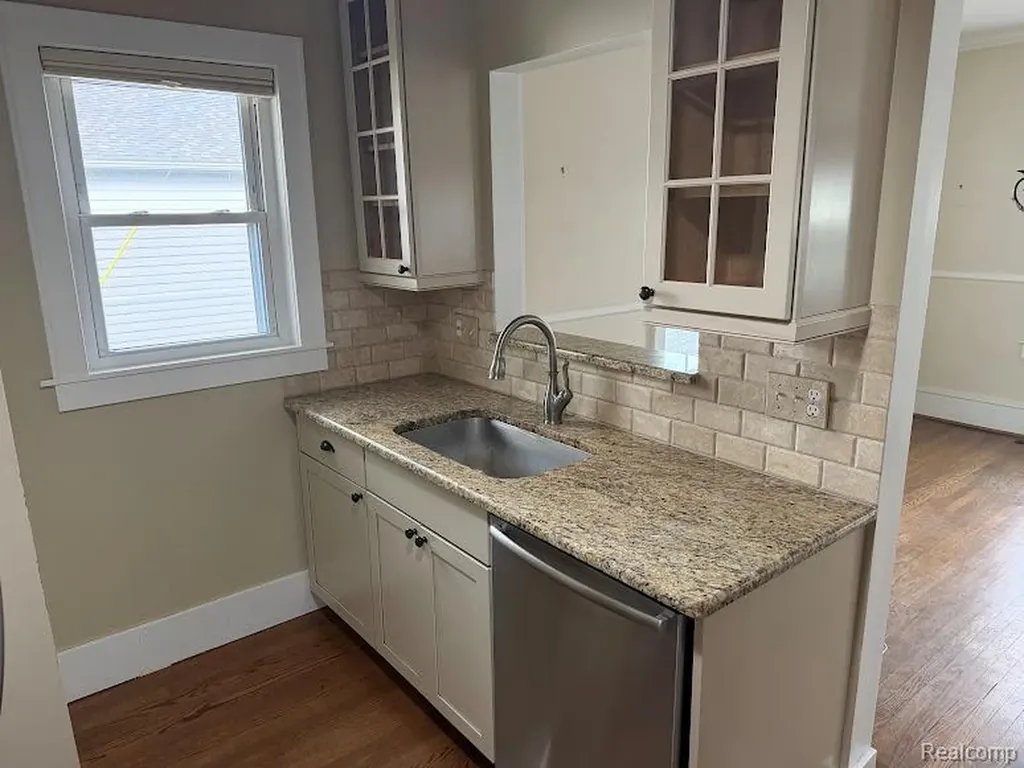 427 Wesley Avenue Rochester City MI 48307