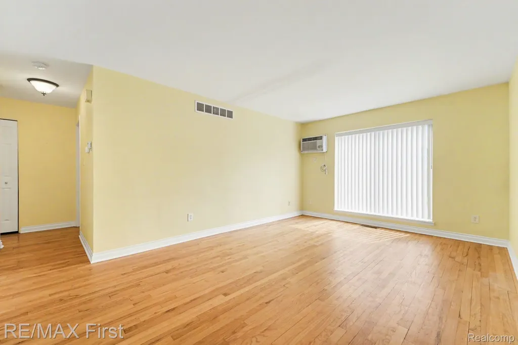 925 Laprairie Street Ferndale City MI 48220
